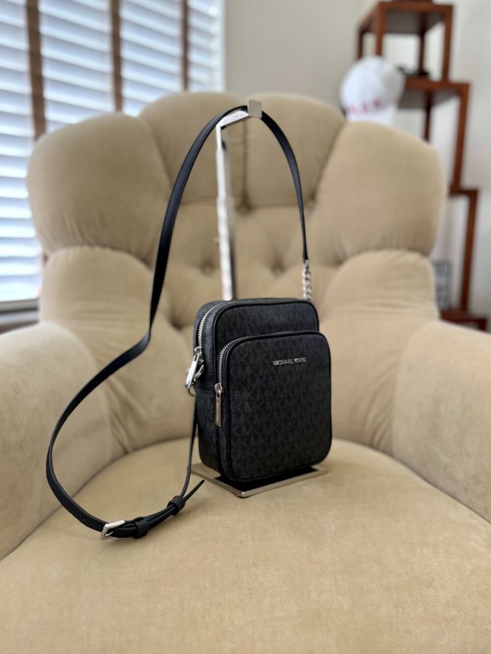 Auth MICHAEL KORS Iconic Jet Set Travel Vertical Camera Crossbody Bag - Picture 3 of 7